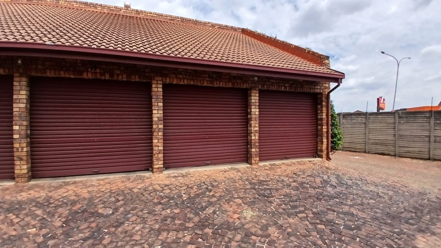 2 Bedroom Property for Sale in Wierda Park Gauteng