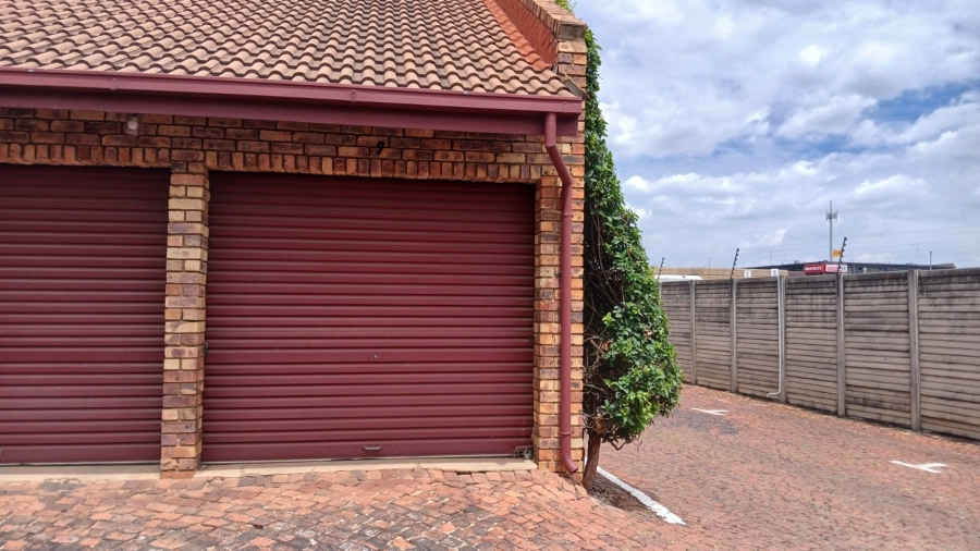 2 Bedroom Property for Sale in Wierda Park Gauteng