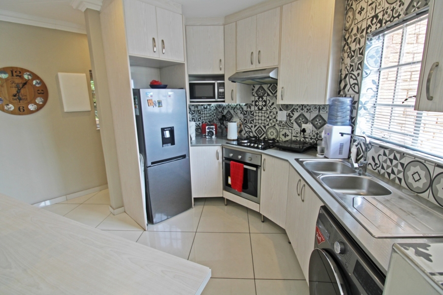 To Let 2 Bedroom Property for Rent in Bryanston Gauteng