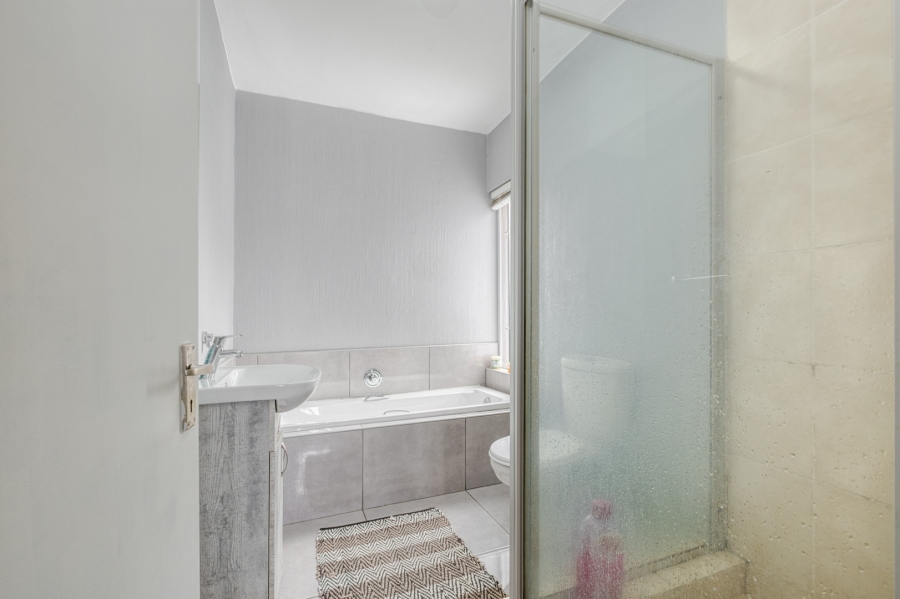 2 Bedroom Property for Sale in Broadacres Gauteng