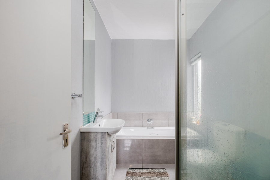 2 Bedroom Property for Sale in Broadacres Gauteng