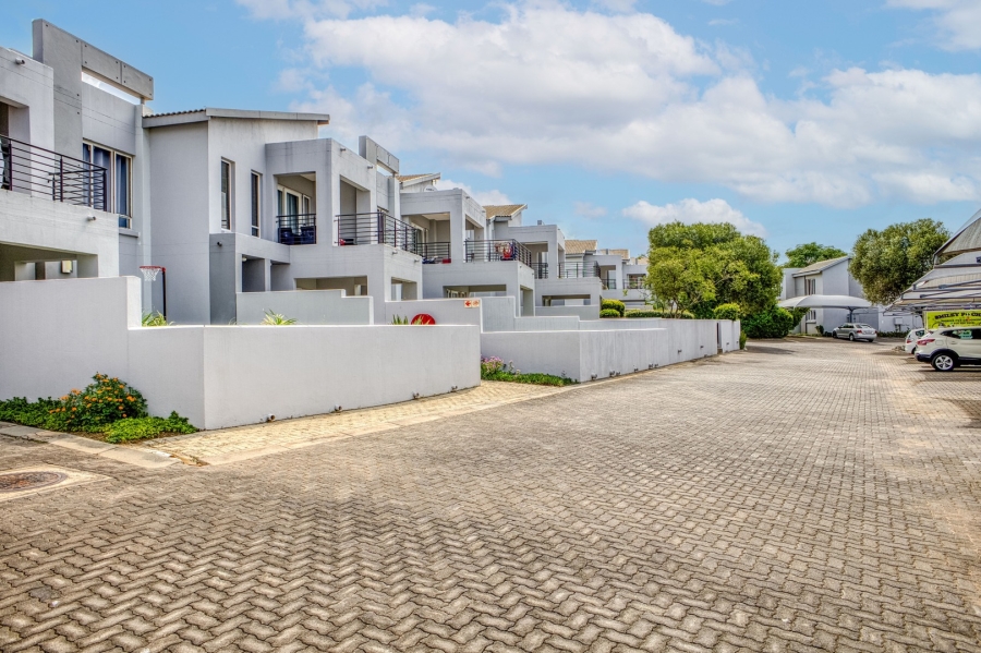 2 Bedroom Property for Sale in Broadacres Gauteng