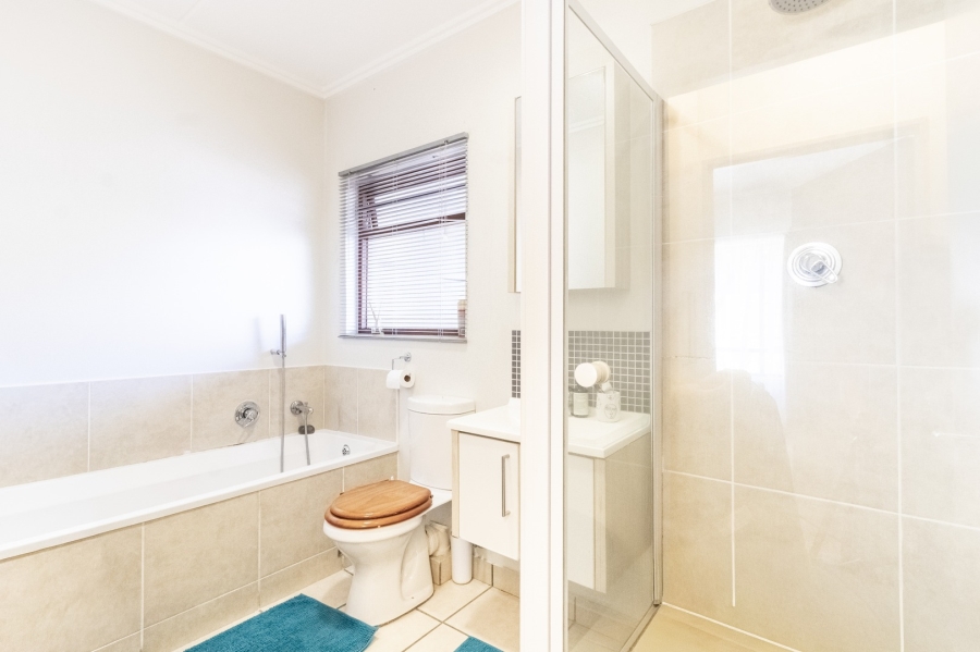 1 Bedroom Property for Sale in Lonehill Gauteng