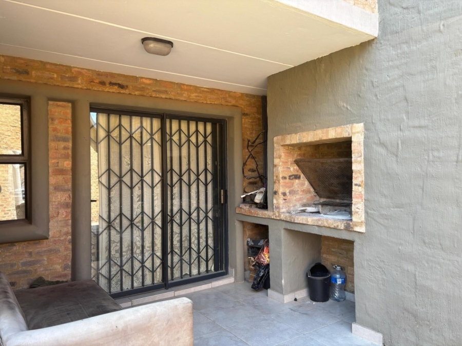 2 Bedroom Property for Sale in Pomona Gauteng