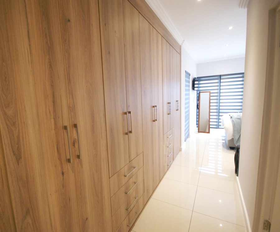 To Let 2 Bedroom Property for Rent in Bryanston Gauteng