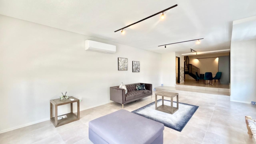 To Let 2 Bedroom Property for Rent in Sandown Gauteng