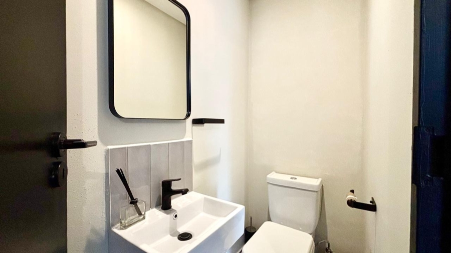 To Let 2 Bedroom Property for Rent in Sandown Gauteng