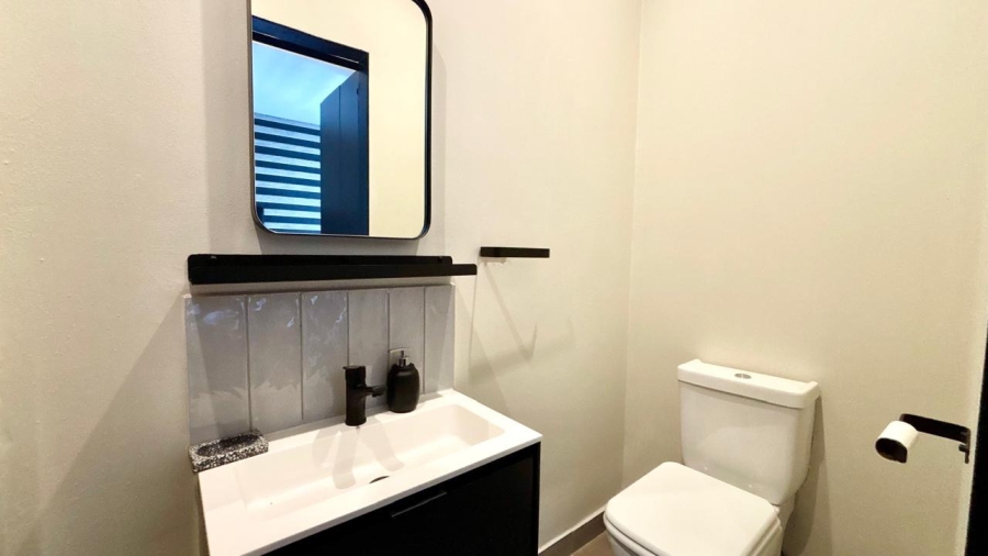 To Let 2 Bedroom Property for Rent in Sandown Gauteng