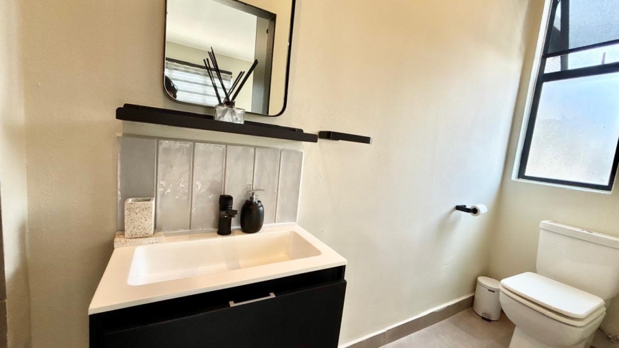 To Let 2 Bedroom Property for Rent in Sandown Gauteng