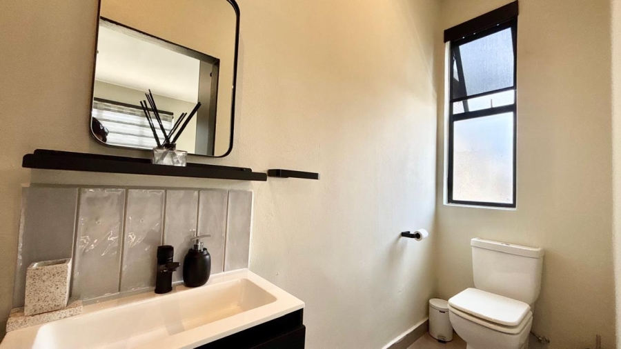 To Let 2 Bedroom Property for Rent in Sandown Gauteng