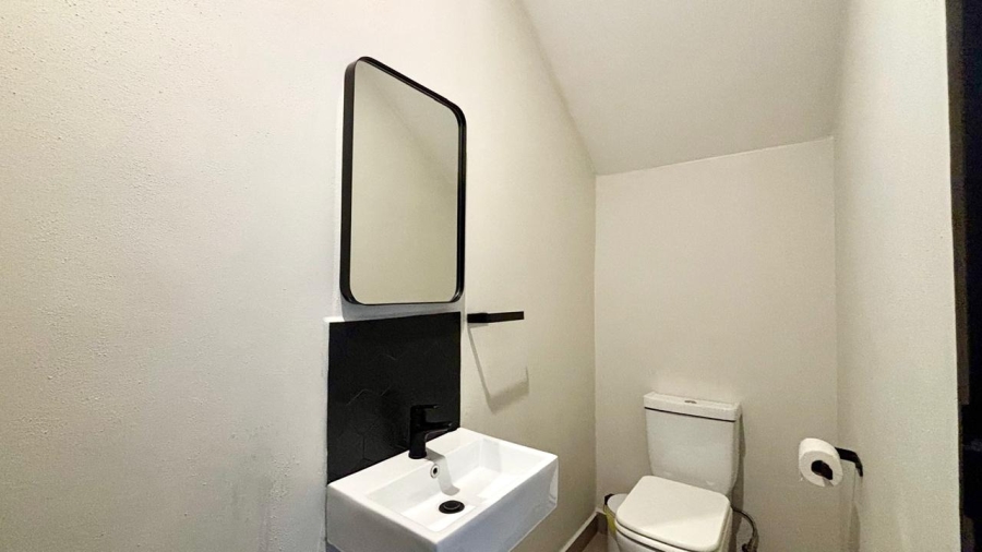 To Let 2 Bedroom Property for Rent in Sandown Gauteng