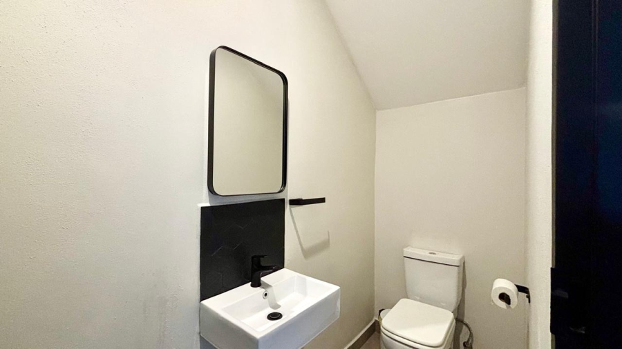 To Let 2 Bedroom Property for Rent in Sandown Gauteng