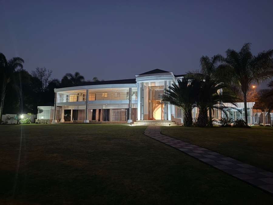 6 Bedroom Property for Sale in Lakefield Gauteng
