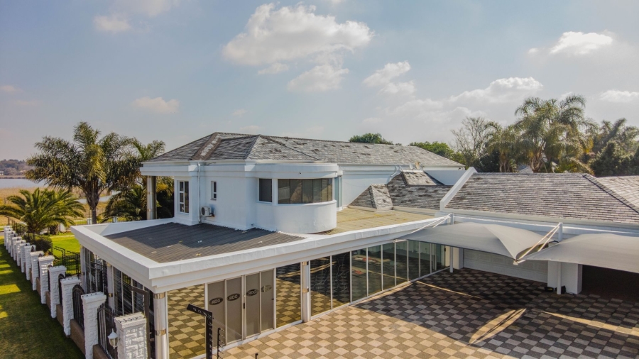 6 Bedroom Property for Sale in Lakefield Gauteng