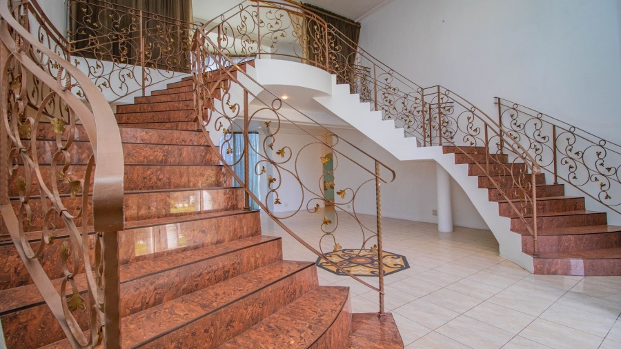 6 Bedroom Property for Sale in Lakefield Gauteng
