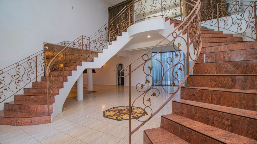 6 Bedroom Property for Sale in Lakefield Gauteng