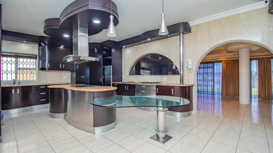 6 Bedroom Property for Sale in Lakefield Gauteng