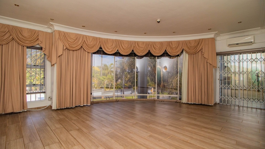 6 Bedroom Property for Sale in Lakefield Gauteng