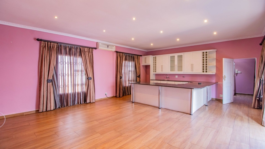 6 Bedroom Property for Sale in Lakefield Gauteng