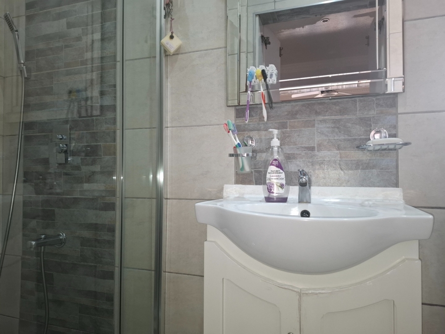 5 Bedroom Property for Sale in Actonville Gauteng