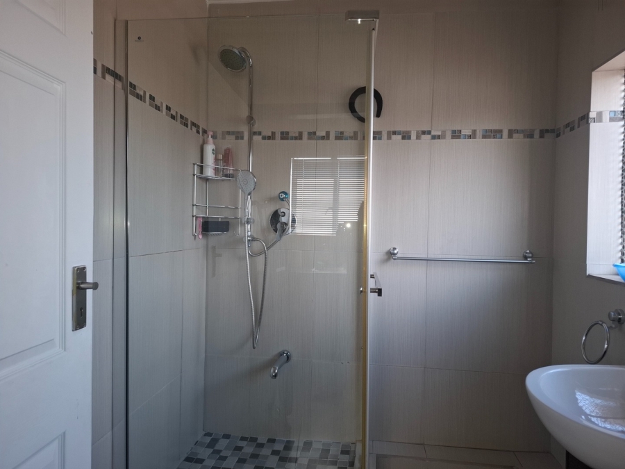 5 Bedroom Property for Sale in Actonville Gauteng