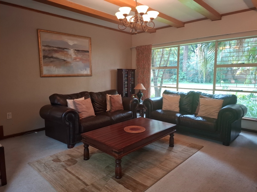 5 Bedroom Property for Sale in Lakefield Gauteng