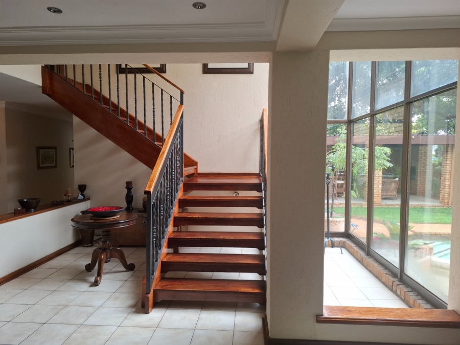 5 Bedroom Property for Sale in Lakefield Gauteng
