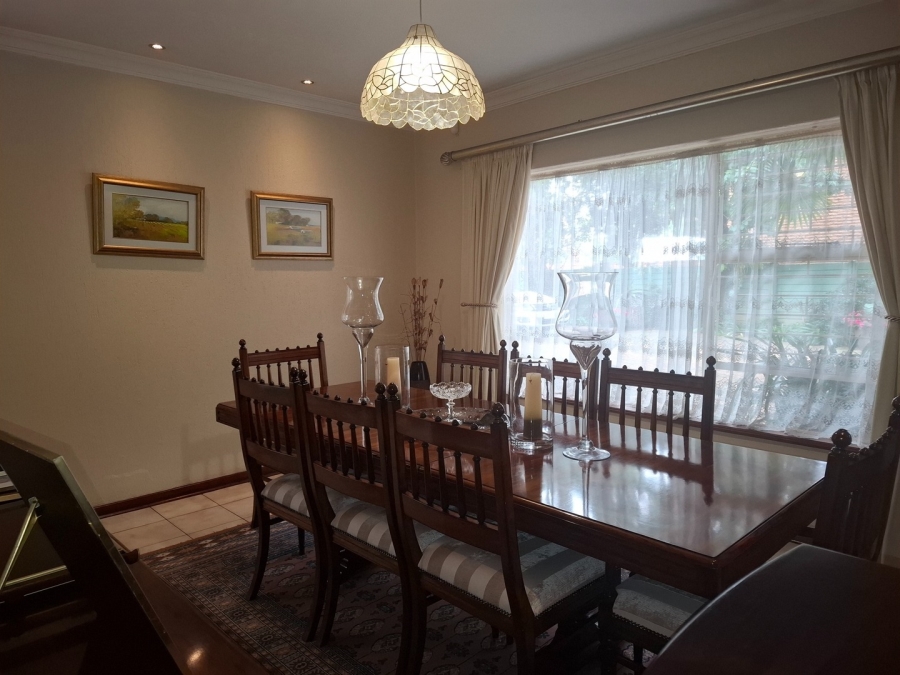 5 Bedroom Property for Sale in Lakefield Gauteng