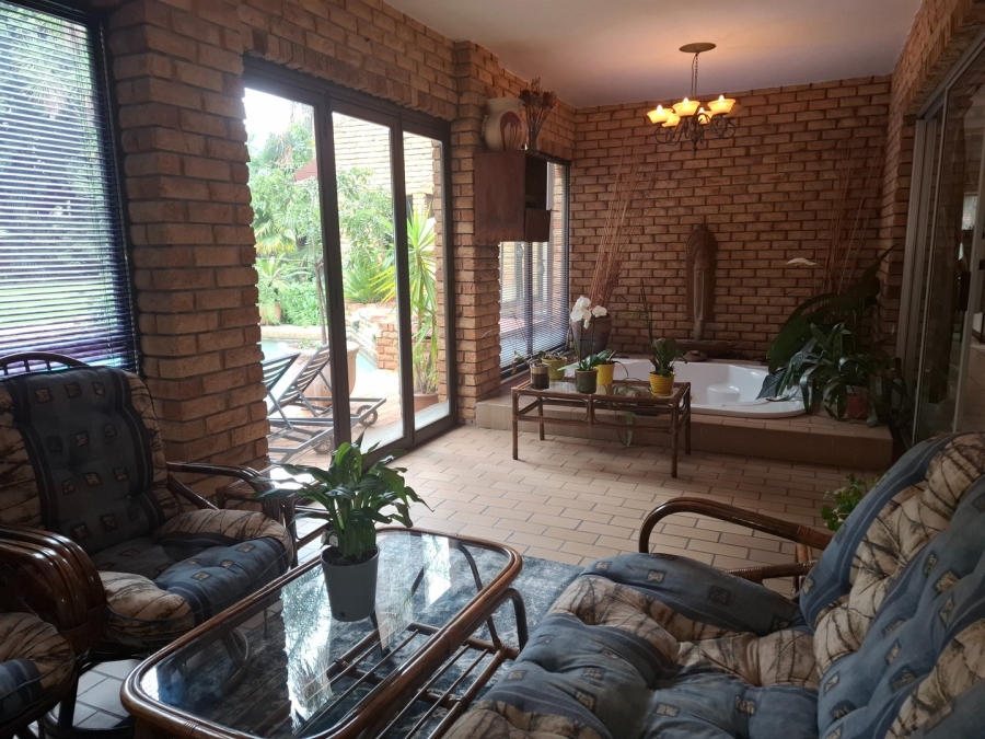 5 Bedroom Property for Sale in Lakefield Gauteng