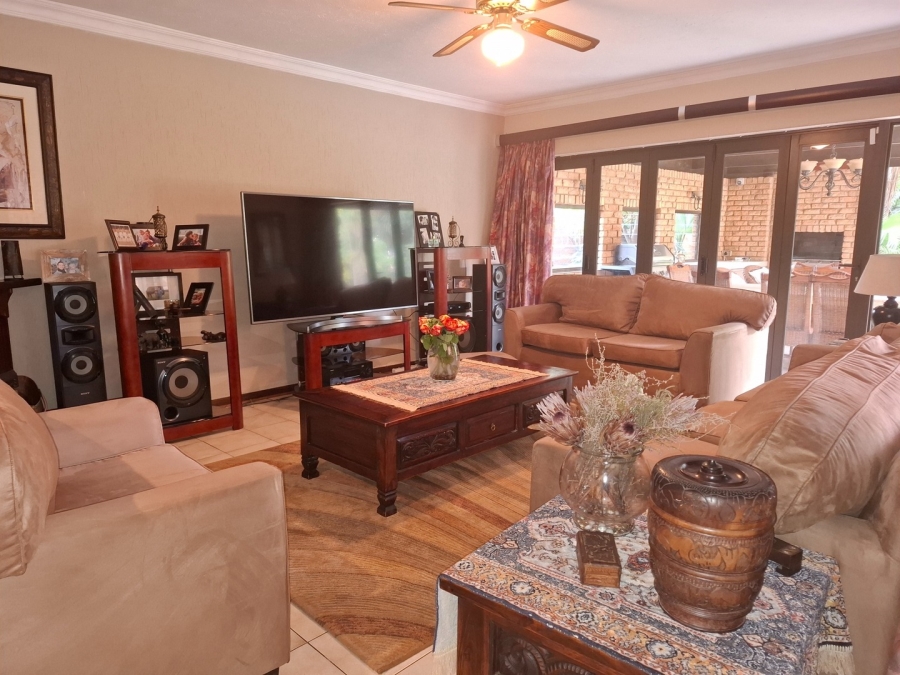 5 Bedroom Property for Sale in Lakefield Gauteng