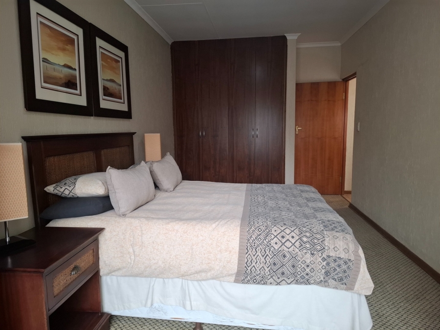 5 Bedroom Property for Sale in Lakefield Gauteng