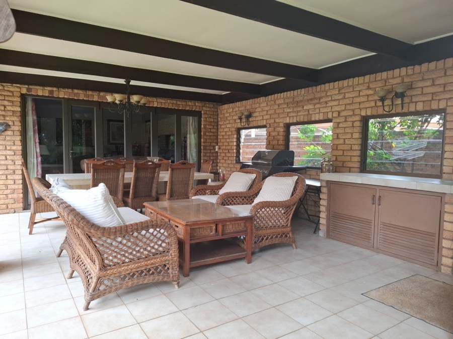 5 Bedroom Property for Sale in Lakefield Gauteng