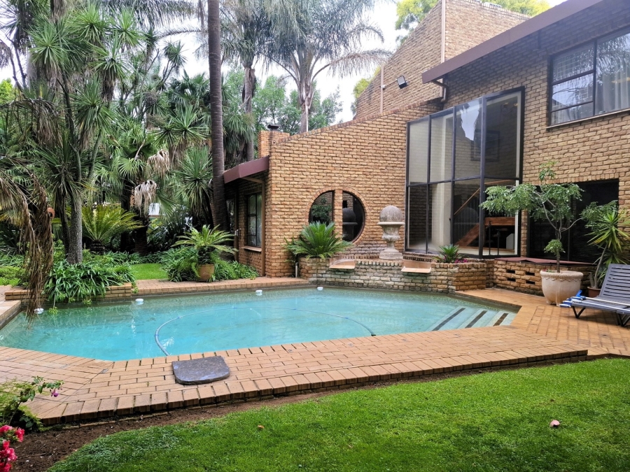 5 Bedroom Property for Sale in Lakefield Gauteng