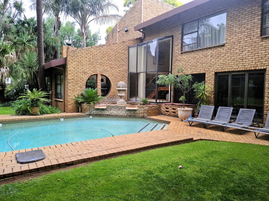 5 Bedroom Property for Sale in Lakefield Gauteng