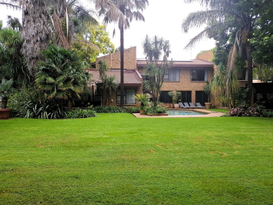 5 Bedroom Property for Sale in Lakefield Gauteng
