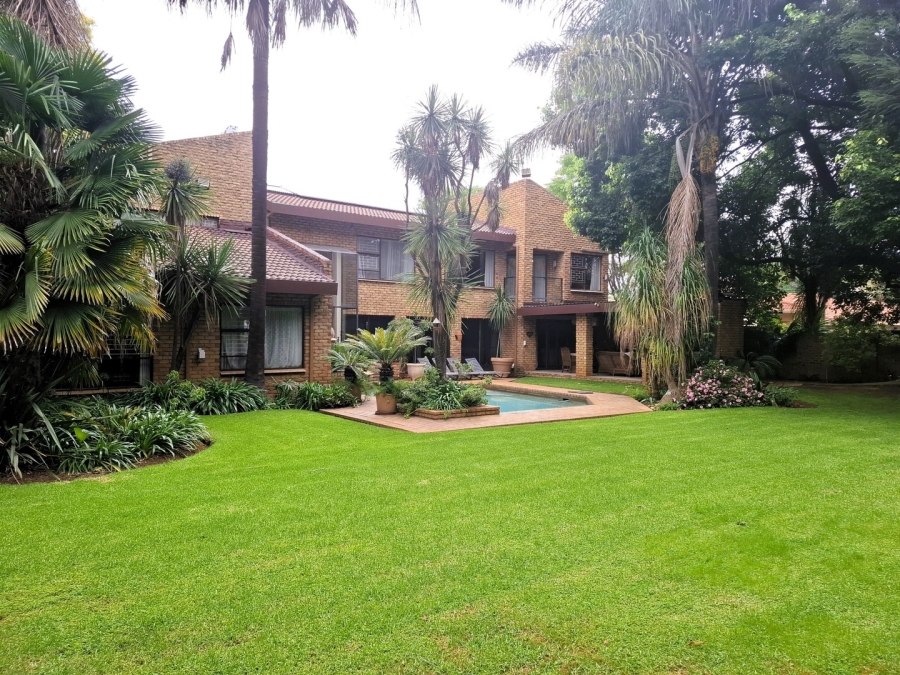 5 Bedroom Property for Sale in Lakefield Gauteng