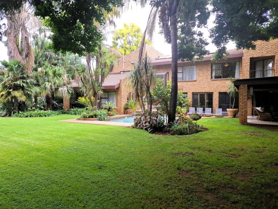 5 Bedroom Property for Sale in Lakefield Gauteng