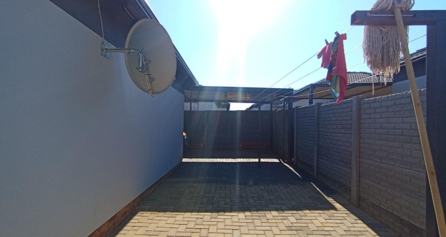2 Bedroom Property for Sale in Roodeplaat Gauteng