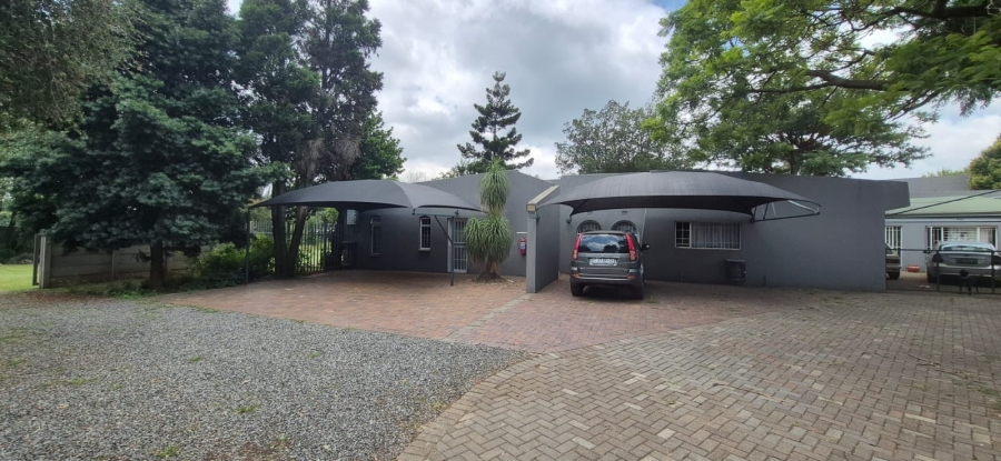 7 Bedroom Property for Sale in Bardene Gauteng