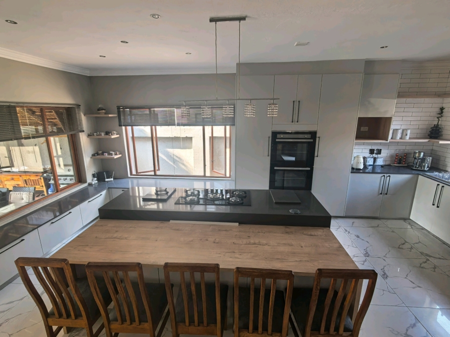 3 Bedroom Property for Sale in Sonneveld Gauteng