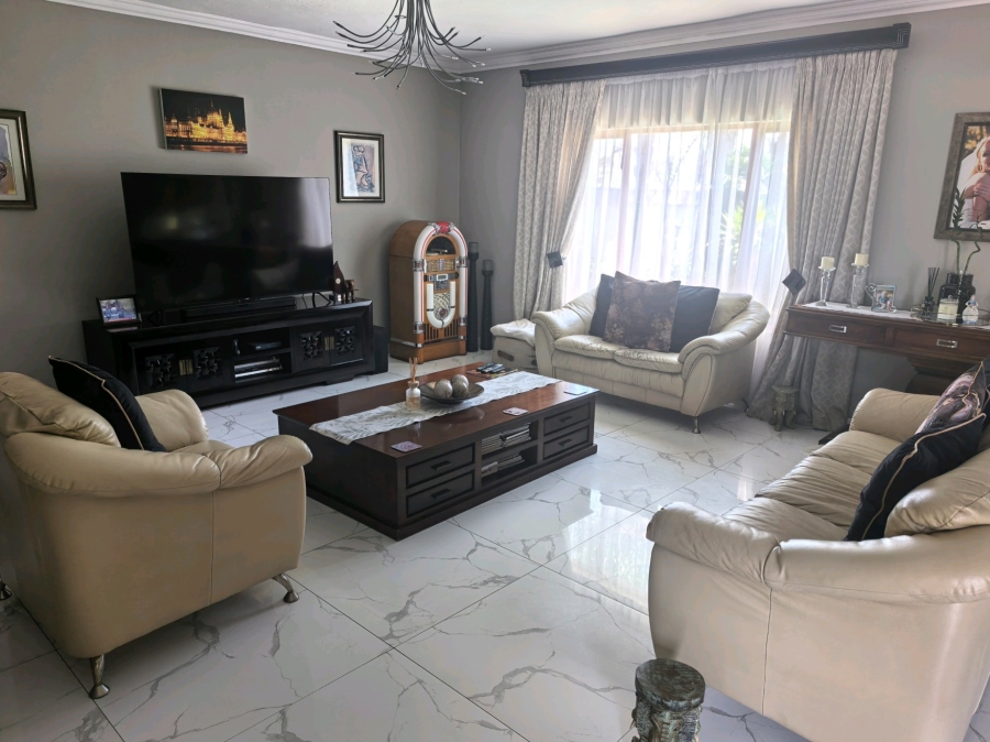3 Bedroom Property for Sale in Sonneveld Gauteng
