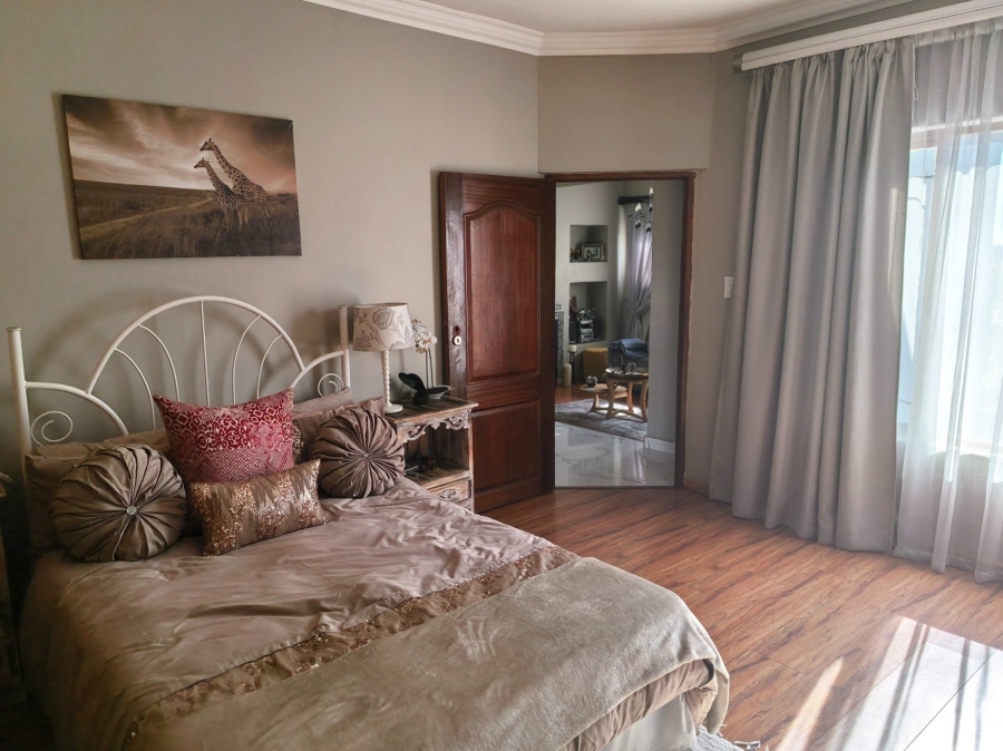 3 Bedroom Property for Sale in Sonneveld Gauteng