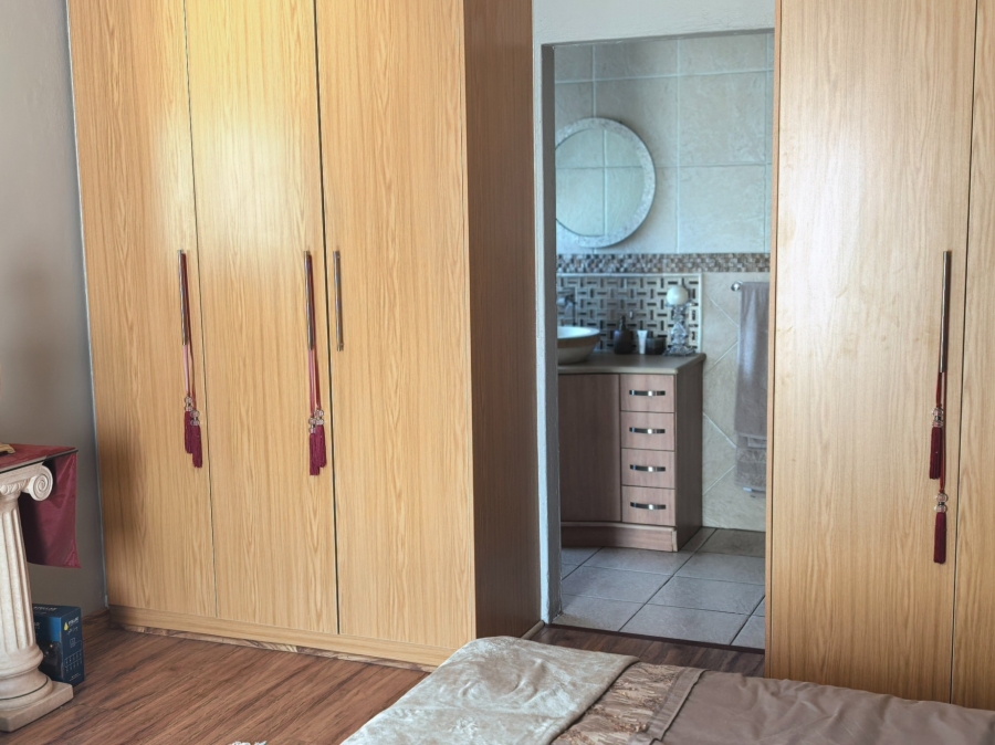 3 Bedroom Property for Sale in Sonneveld Gauteng