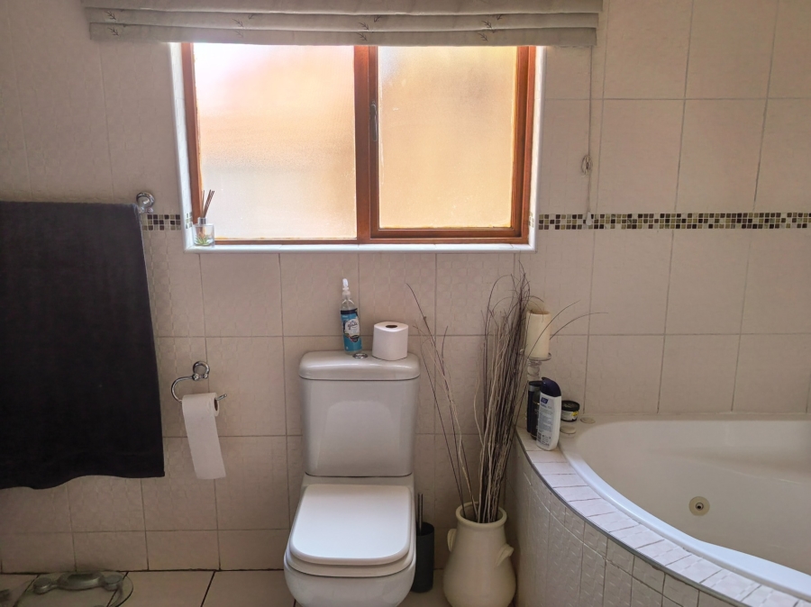 3 Bedroom Property for Sale in Sonneveld Gauteng