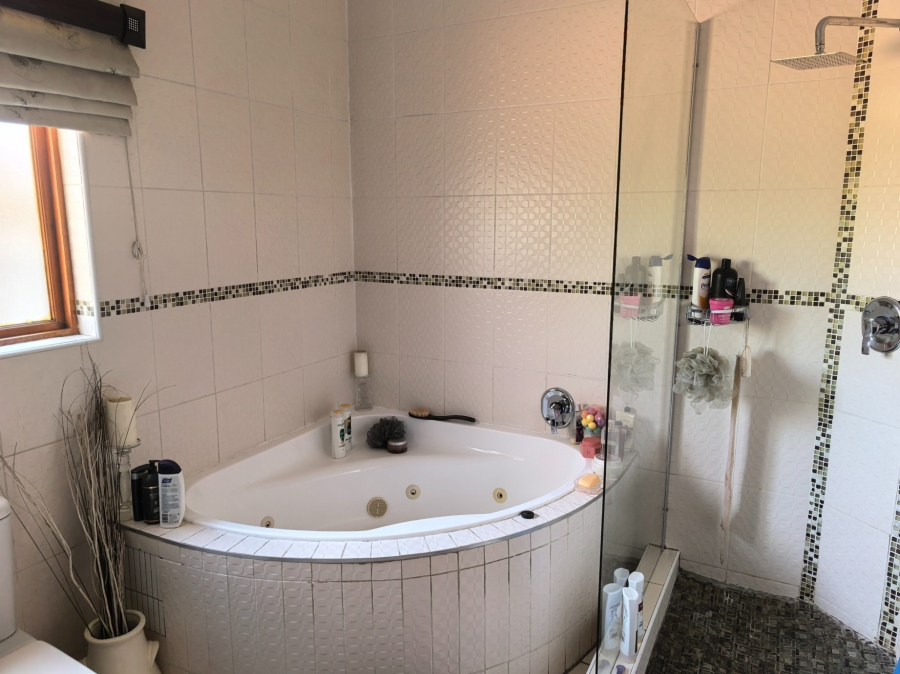 3 Bedroom Property for Sale in Sonneveld Gauteng