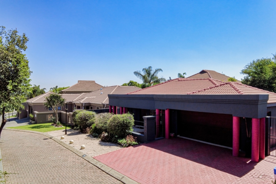 3 Bedroom Property for Sale in Greenstone Hill Gauteng