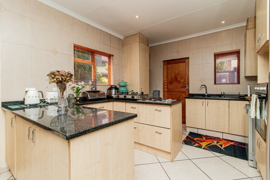 3 Bedroom Property for Sale in Greenstone Hill Gauteng