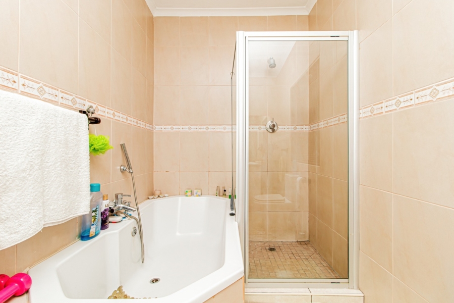 3 Bedroom Property for Sale in Greenstone Hill Gauteng