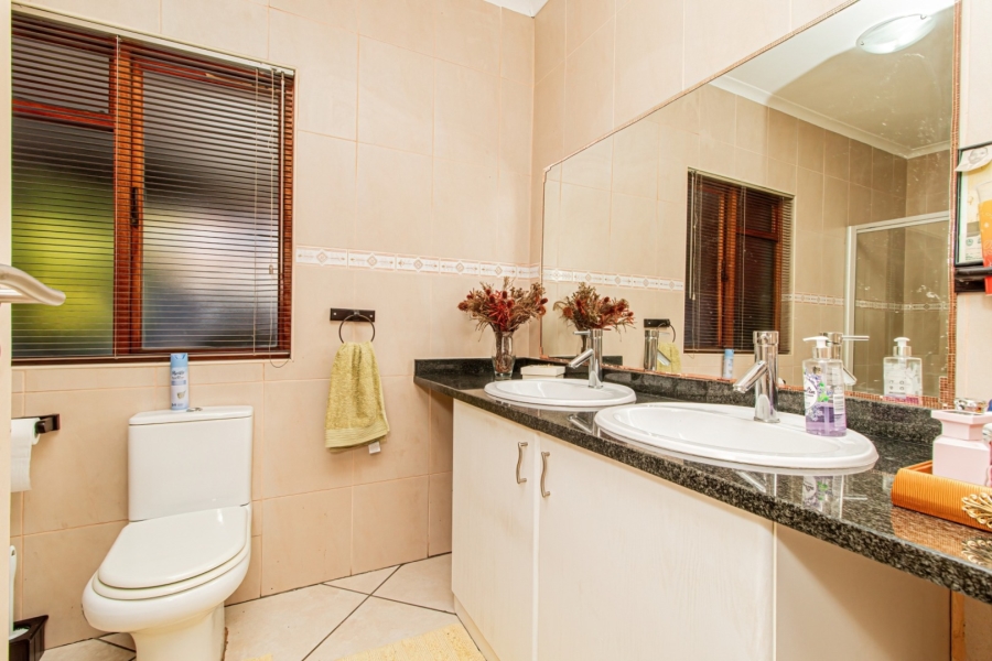 3 Bedroom Property for Sale in Greenstone Hill Gauteng