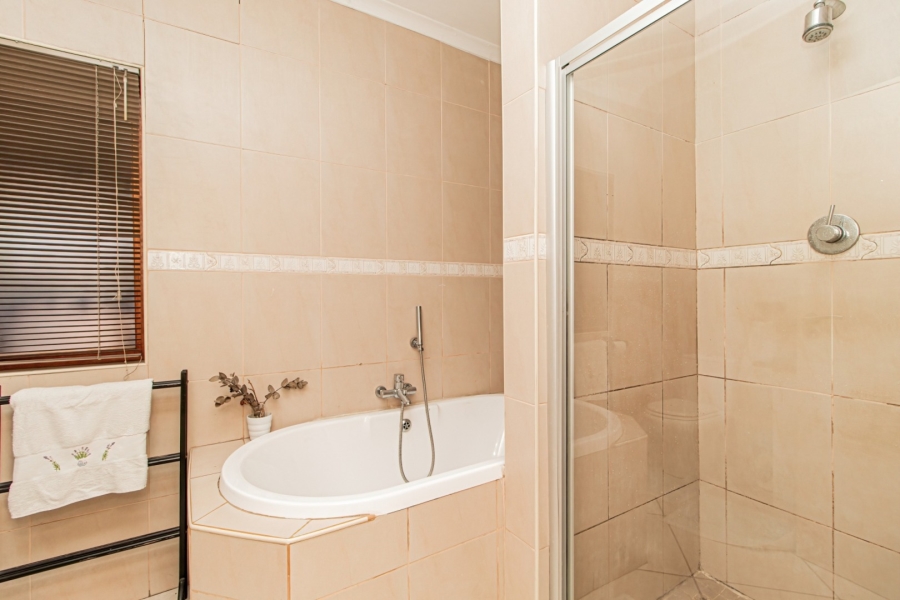 3 Bedroom Property for Sale in Greenstone Hill Gauteng